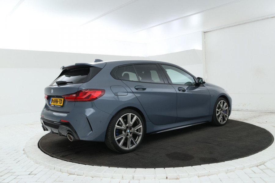BMW 1-serie M135i xDrive High Executive Edition Head Up Display, Automaat, Panorama Dak!