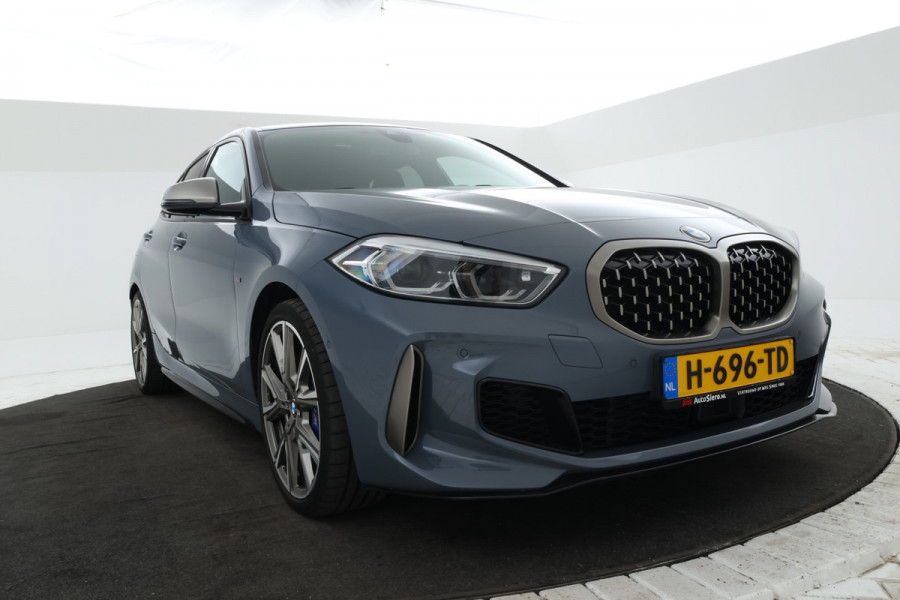 BMW 1-serie M135i xDrive High Executive Edition Head Up Display, Automaat, Panorama Dak!