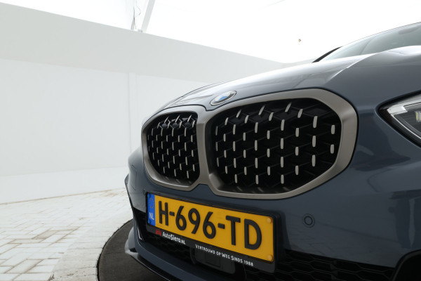 BMW 1-serie M135i xDrive High Executive Edition Head Up Display, Automaat, Panorama Dak!