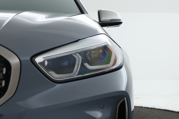 BMW 1-serie M135i xDrive High Executive Edition Head Up Display, Automaat, Panorama Dak!
