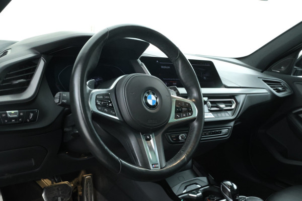 BMW 1-serie M135i xDrive High Executive Edition Head Up Display, Automaat, Panorama Dak!
