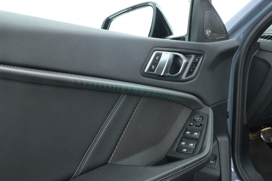 BMW 1-serie M135i xDrive High Executive Edition Head Up Display, Automaat, Panorama Dak!