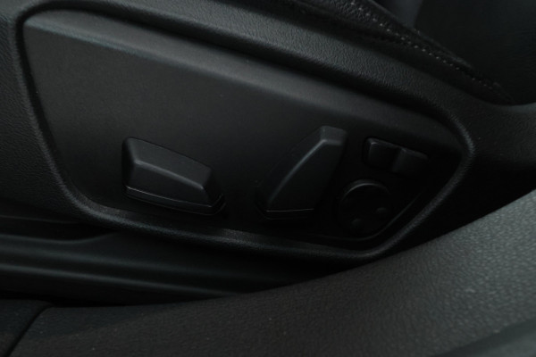 BMW 1-serie M135i xDrive High Executive Edition Head Up Display, Automaat, Panorama Dak!
