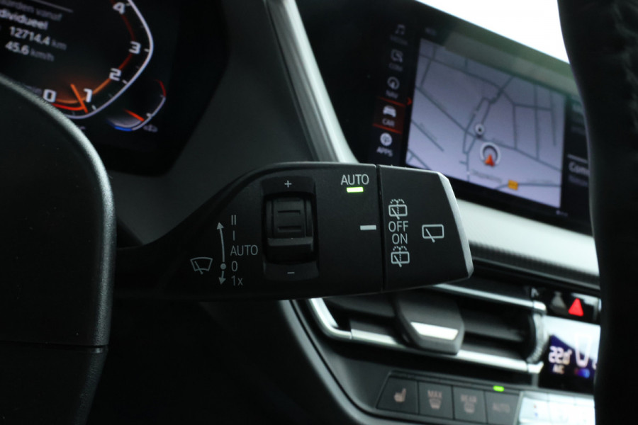 BMW 1-serie M135i xDrive High Executive Edition Head Up Display, Automaat, Panorama Dak!