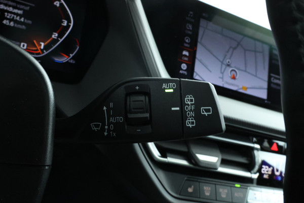 BMW 1-serie M135i xDrive High Executive Edition Head Up Display, Automaat, Panorama Dak!