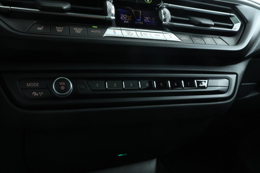 BMW 1-serie M135i xDrive High Executive Edition Head Up Display, Automaat, Panorama Dak!