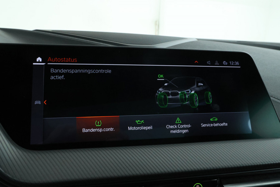 BMW 1-serie M135i xDrive High Executive Edition Head Up Display, Automaat, Panorama Dak!