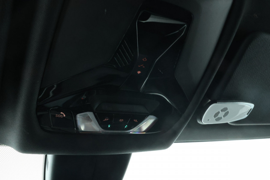 BMW 1-serie M135i xDrive High Executive Edition Head Up Display, Automaat, Panorama Dak!
