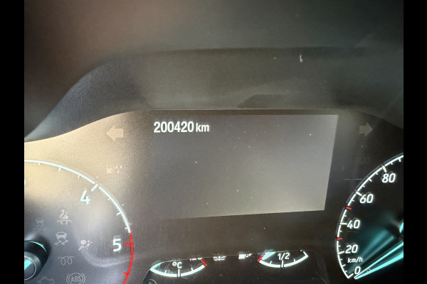 Ford Transit Connect 1.5 EcoBlue 100pk L2 Trend / distributie riem compleet vervangen / lease vanaf € 201 / vaste prijs rijklaar € 11.950 ex btw / bpm vrij / euro 6 / zwart metallic / trekhaak !