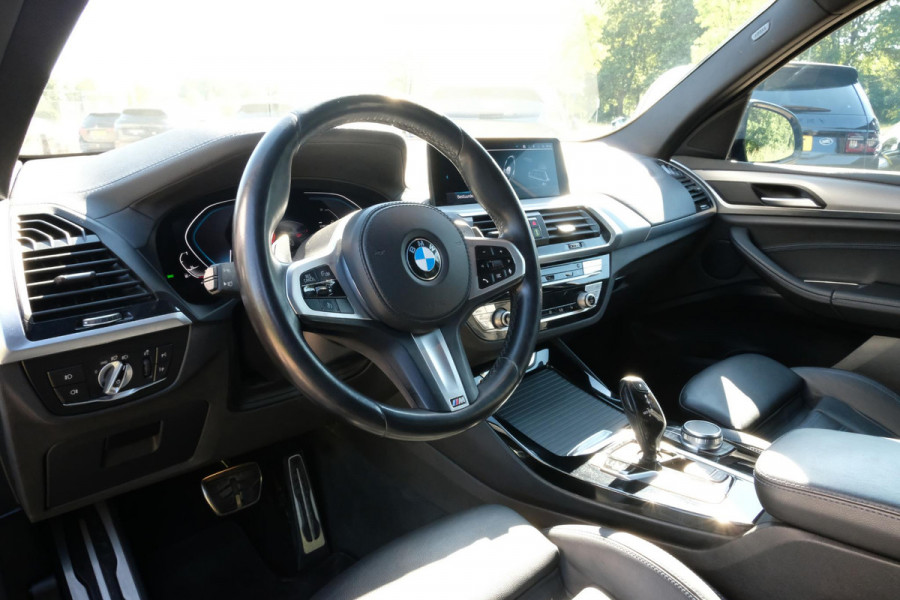 BMW X3 xDrive30e M Sport 292 PK | Elektrische trekhaak | Stoelverwarming | 360 graden camera | Keyless entry | Elektrische achterklep | Sportstoelen | Geheugenstoel | Led koplampen | Dab | Hifi | Bmw Live Cockpit Professional