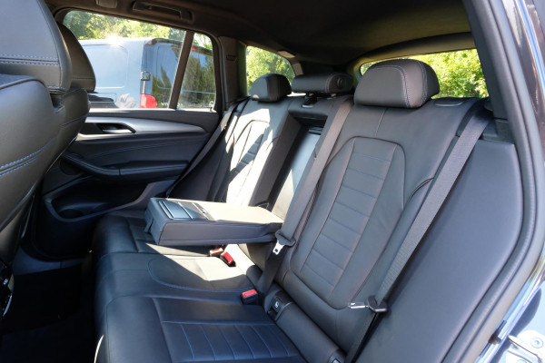 BMW X3 xDrive30e M Sport 292 PK | Elektrische trekhaak | Stoelverwarming | 360 graden camera | Keyless entry | Elektrische achterklep | Sportstoelen | Geheugenstoel | Led koplampen | Dab | Hifi | Bmw Live Cockpit Professional