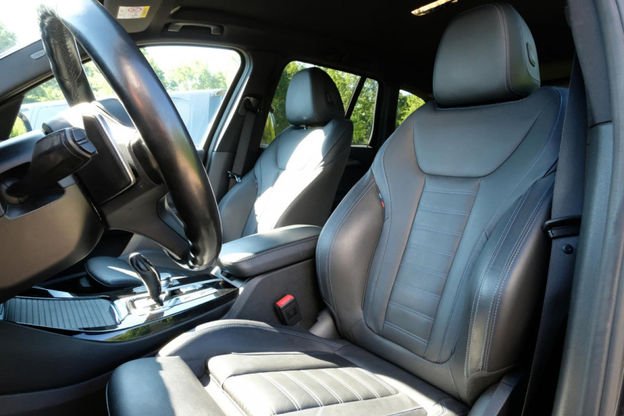 BMW X3 xDrive30e M Sport 292 PK | Elektrische trekhaak | Stoelverwarming | 360 graden camera | Keyless entry | Elektrische achterklep | Sportstoelen | Geheugenstoel | Led koplampen | Dab | Hifi | Bmw Live Cockpit Professional