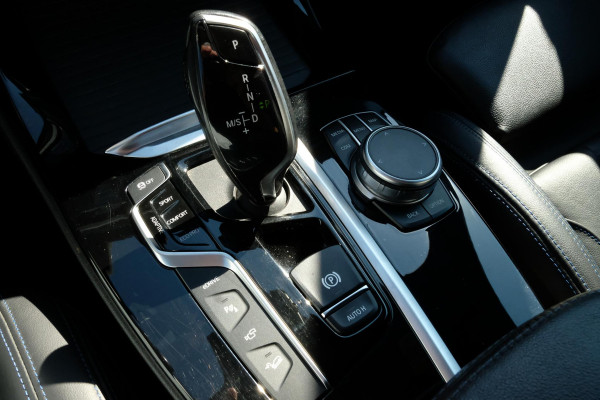 BMW X3 xDrive30e M Sport 292 PK | Elektrische trekhaak | Stoelverwarming | 360 graden camera | Keyless entry | Elektrische achterklep | Sportstoelen | Geheugenstoel | Led koplampen | Dab | Hifi | Bmw Live Cockpit Professional