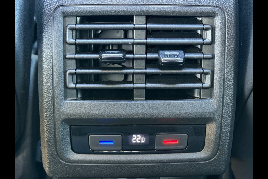 Volkswagen Golf 1.5 eTSI AUTOMAAT R-Line Business, panoramadak, harman/kardon, sfeerverlichting, digitaal cockpit, vele opties!