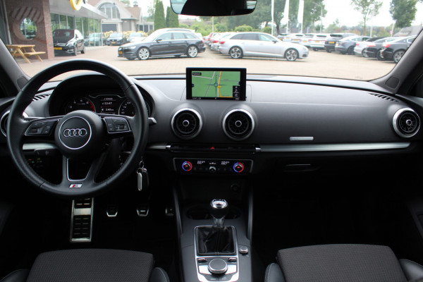 Audi A3 Sportback 1.0 TFSI Sport S Line Edition / Trekhaak / Navigatie / Parkeerhulp achter / Sportstoelen / Cruise Control / LED Koplampen