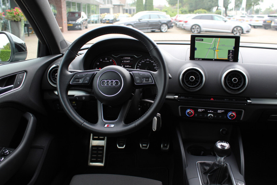 Audi A3 Sportback 1.0 TFSI Sport S Line Edition / Trekhaak / Navigatie / Parkeerhulp achter / Sportstoelen / Cruise Control / LED Koplampen