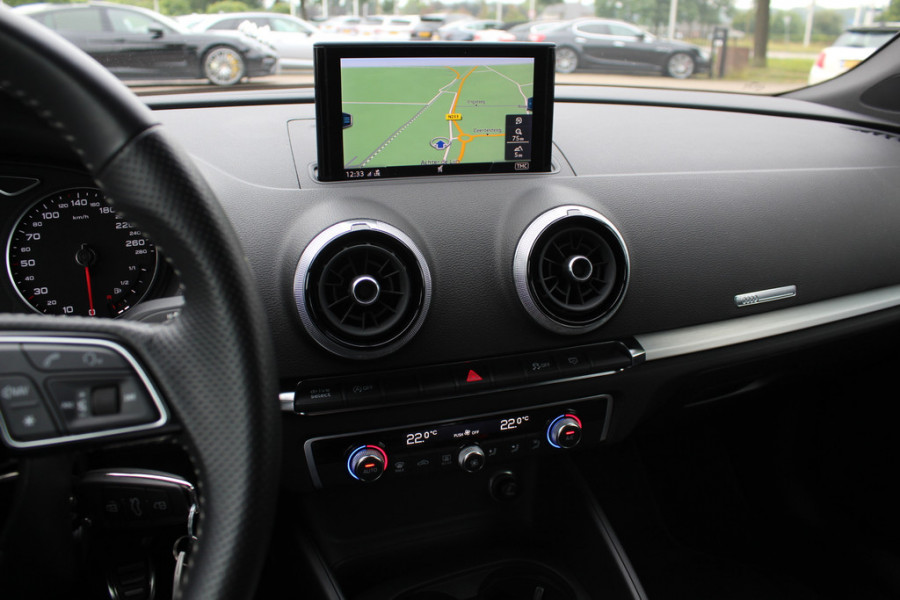 Audi A3 Sportback 1.0 TFSI Sport S Line Edition / Trekhaak / Navigatie / Parkeerhulp achter / Sportstoelen / Cruise Control / LED Koplampen