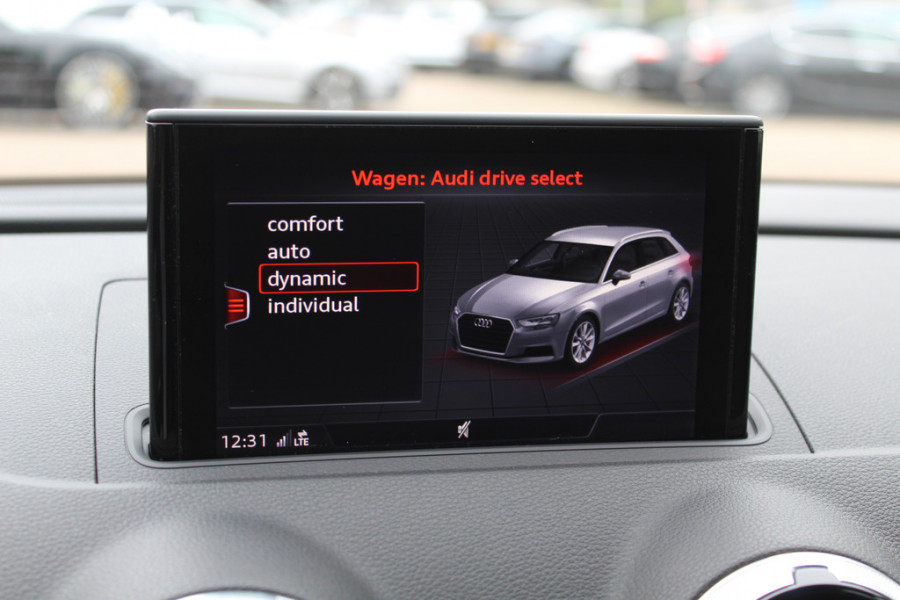 Audi A3 Sportback 1.0 TFSI Sport S Line Edition / Trekhaak / Navigatie / Parkeerhulp achter / Sportstoelen / Cruise Control / LED Koplampen