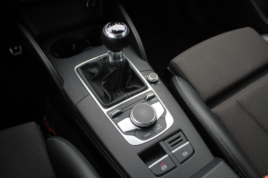 Audi A3 Sportback 1.0 TFSI Sport S Line Edition / Trekhaak / Navigatie / Parkeerhulp achter / Sportstoelen / Cruise Control / LED Koplampen