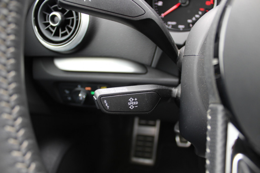 Audi A3 Sportback 1.0 TFSI Sport S Line Edition / Trekhaak / Navigatie / Parkeerhulp achter / Sportstoelen / Cruise Control / LED Koplampen