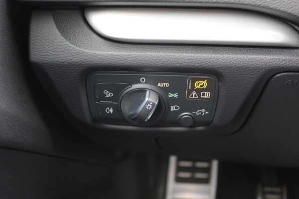 Audi A3 Sportback 1.0 TFSI Sport S Line Edition / Trekhaak / Navigatie / Parkeerhulp achter / Sportstoelen / Cruise Control / LED Koplampen
