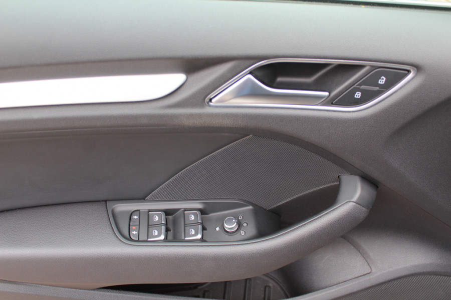 Audi A3 Sportback 1.0 TFSI Sport S Line Edition / Trekhaak / Navigatie / Parkeerhulp achter / Sportstoelen / Cruise Control / LED Koplampen