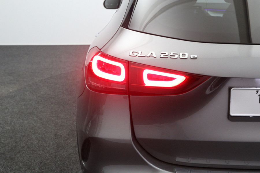 Mercedes-Benz GLA 250 e 218 PK AMG Line PHEV, Trekhaak, Adap. Cruise Control, Head-Up, 360 Camera