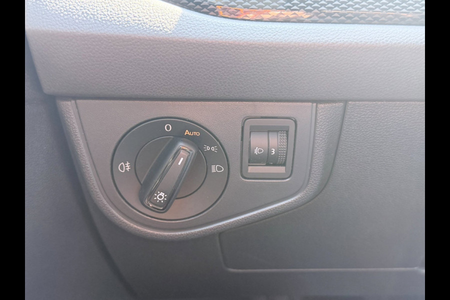 Volkswagen Polo 1.0 TSI Life Business | Carplay | PDC | Stoelverwarming |