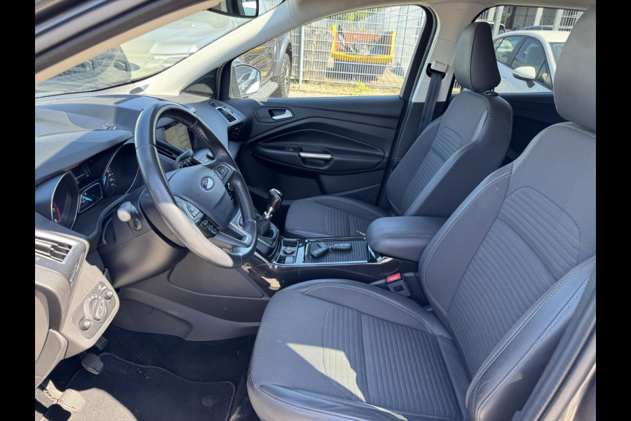 Ford Kuga 1.5 EcoBoost Titanium | Wegklapbare Trekhaak | Stoelverwarming | Cruise Control | Navigatie | Parkeersensoren |