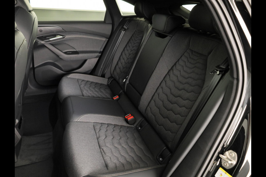 Audi A6 Sportback e-tron S edition e-tron 83 kWh 286 pk Adverteren per december 2026 | Techniekpakket plus | Privacy glas | MMI-bijrijdersscherm | 20'' LM velgen |