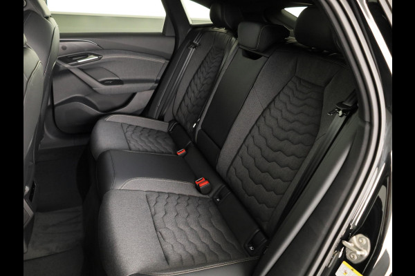 Audi A6 Sportback e-tron S edition e-tron 83 kWh 286 pk Adverteren per december 2026 | Techniekpakket plus | Privacy glas | MMI-bijrijdersscherm | 20'' LM velgen |