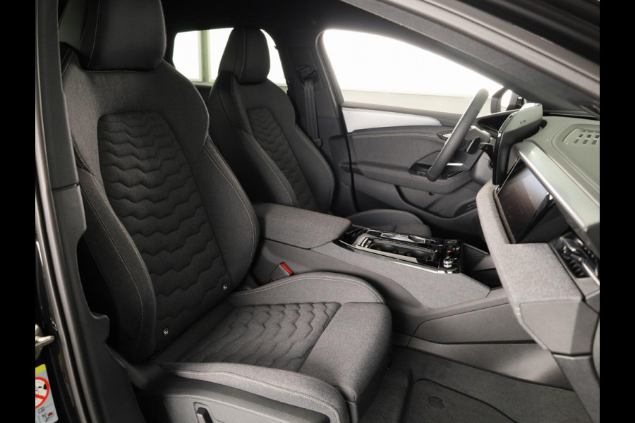 Audi A6 Sportback e-tron S edition e-tron 83 kWh 286 pk Adverteren per december 2026 | Techniekpakket plus | Privacy glas | MMI-bijrijdersscherm | 20'' LM velgen |