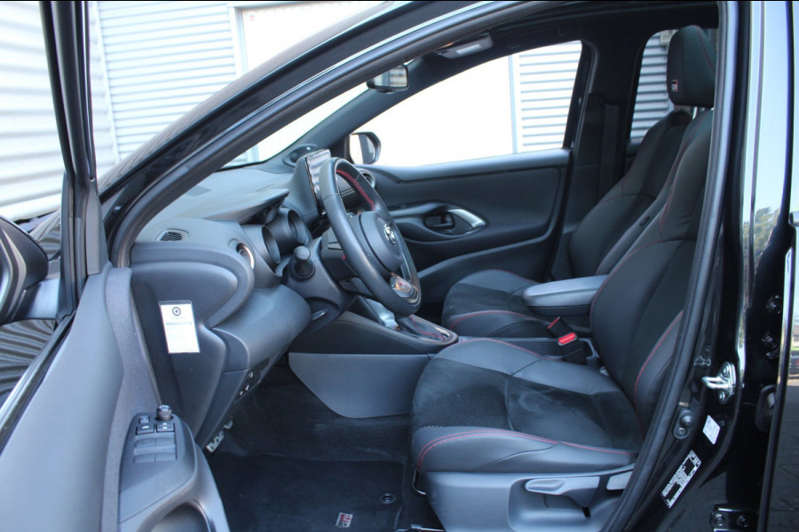 Toyota Yaris 1.5 Hybrid 116pk GR Sport AUTOMAAT Panoramadak JBL HUD NL-Auto NAP