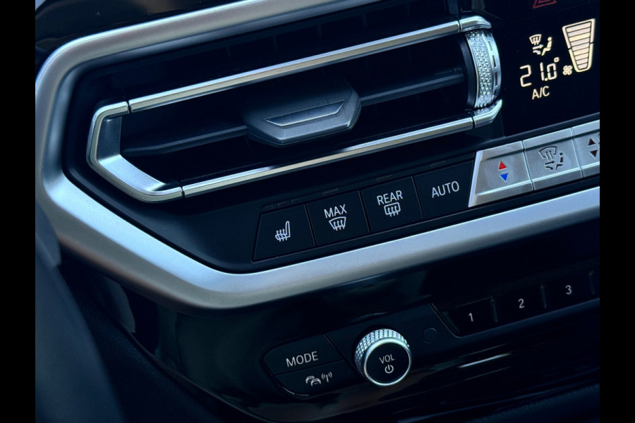 BMW X3 XDrive30e | NIeuw model | Trekhaak | LED | Keyless | 360 camera | Stoelverwarming | 1e eigenaar