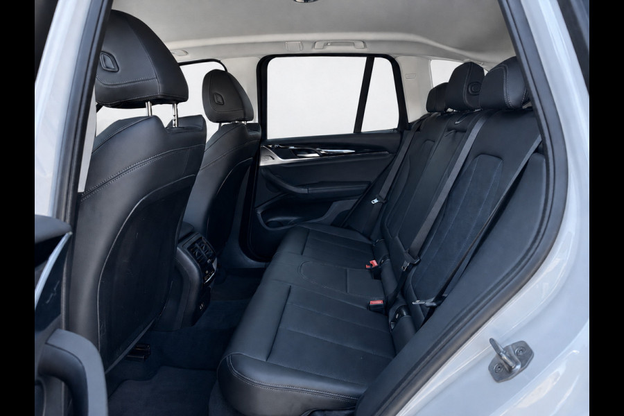 BMW X3 XDrive30e | NIeuw model | Trekhaak | LED | Keyless | 360 camera | Stoelverwarming | 1e eigenaar