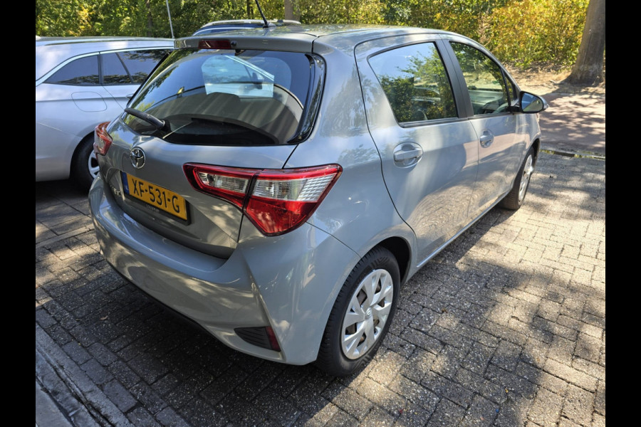 Toyota Yaris 1.5 VVT-i Active | 2E EIGENAAR | 3/6 OF 12 MND GARANTIE | CAMERA | AIRCO | NW APK |