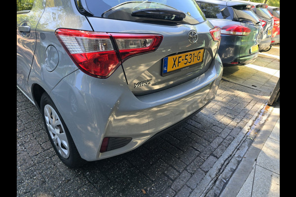 Toyota Yaris 1.5 VVT-i Active | 2E EIGENAAR | 3/6 OF 12 MND GARANTIE | CAMERA | AIRCO | NW APK |