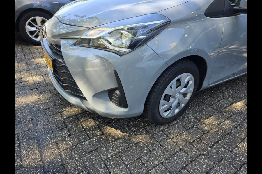 Toyota Yaris 1.5 VVT-i Active | 2E EIGENAAR | 3/6 OF 12 MND GARANTIE | CAMERA | AIRCO | NW APK |