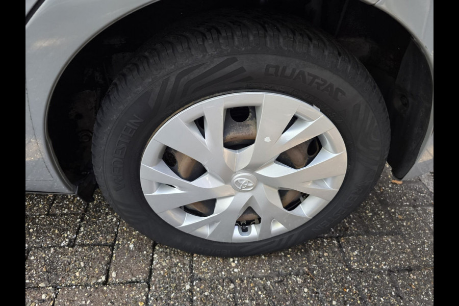 Toyota Yaris 1.5 VVT-i Active | 2E EIGENAAR | 3/6 OF 12 MND GARANTIE | CAMERA | AIRCO | NW APK |