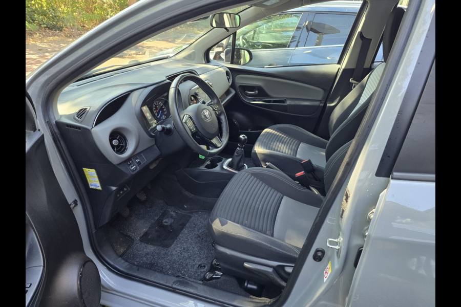 Toyota Yaris 1.5 VVT-i Active | 2E EIGENAAR | 3/6 OF 12 MND GARANTIE | CAMERA | AIRCO | NW APK |