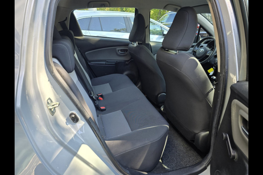 Toyota Yaris 1.5 VVT-i Active | 2E EIGENAAR | 3/6 OF 12 MND GARANTIE | CAMERA | AIRCO | NW APK |