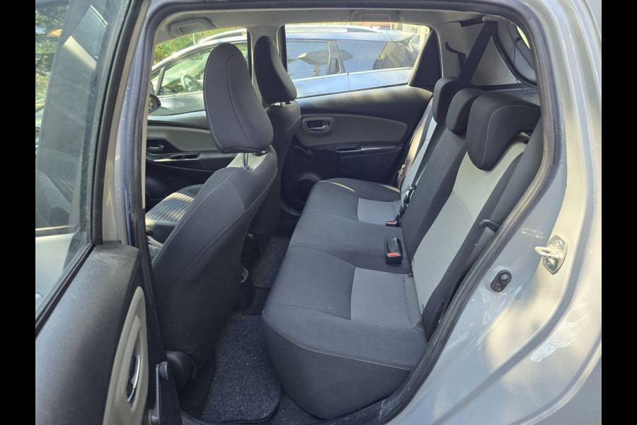 Toyota Yaris 1.5 VVT-i Active | 2E EIGENAAR | 3/6 OF 12 MND GARANTIE | CAMERA | AIRCO | NW APK |