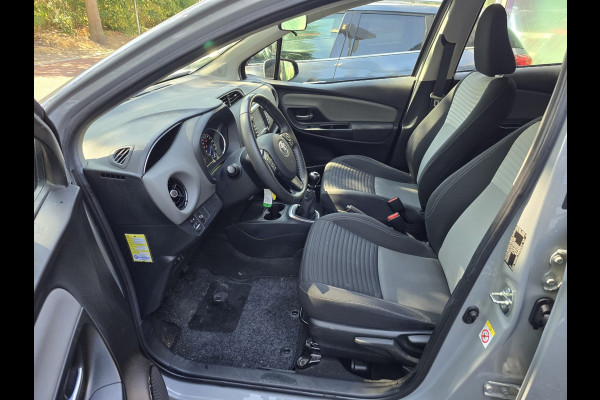 Toyota Yaris 1.5 VVT-i Active | 2E EIGENAAR | 3/6 OF 12 MND GARANTIE | CAMERA | AIRCO | NW APK |