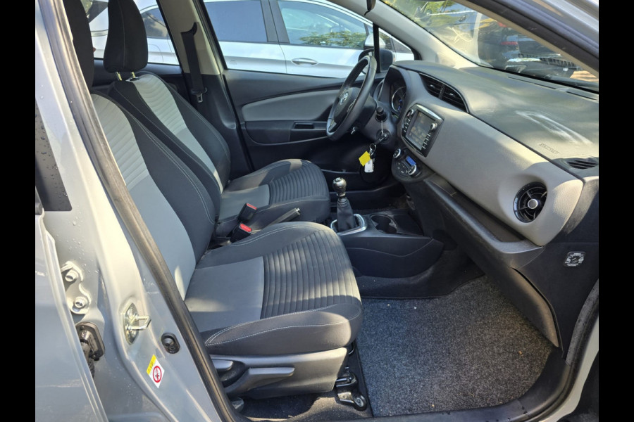 Toyota Yaris 1.5 VVT-i Active | 2E EIGENAAR | 3/6 OF 12 MND GARANTIE | CAMERA | AIRCO | NW APK |