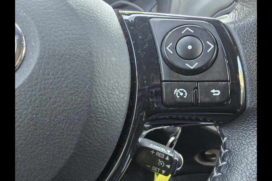 Toyota Yaris 1.5 VVT-i Active | 2E EIGENAAR | 3/6 OF 12 MND GARANTIE | CAMERA | AIRCO | NW APK |