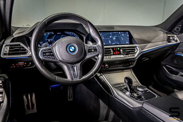 BMW 3 Serie Touring 330e Business Edition Plus|M-sport|1eig