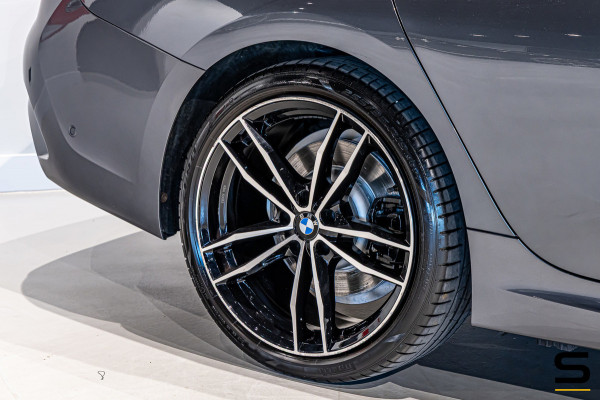 BMW 3 Serie Touring 330e Business Edition Plus|M-sport|1eig
