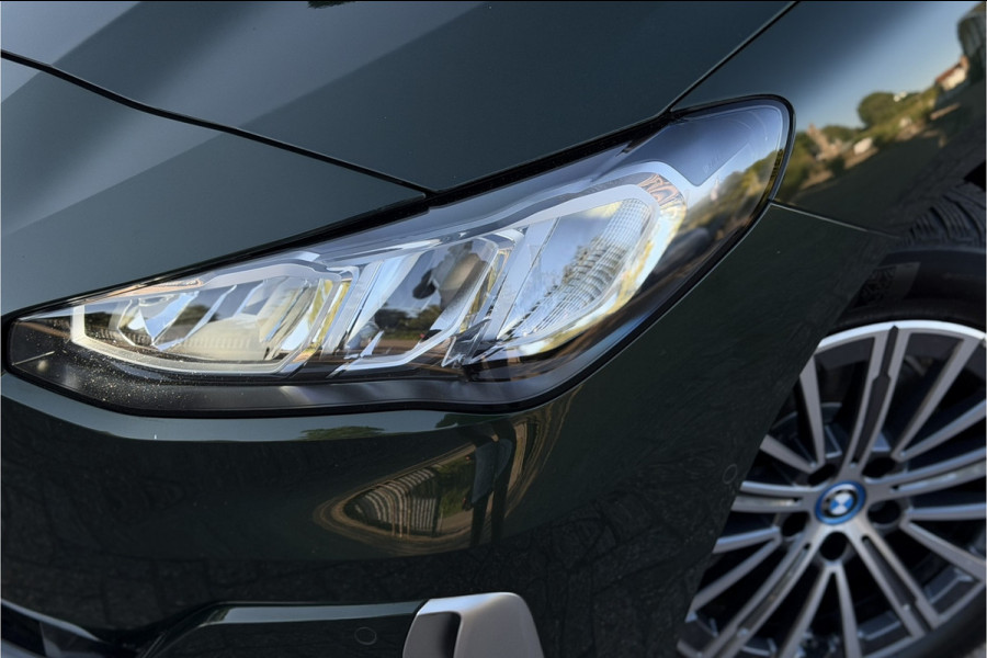 BMW 2 Serie Active Tourer 225e xDrive | Sportleder | M-Stuurwiel | Camera | Carplay