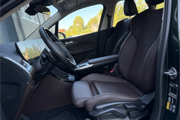 BMW 2 Serie Active Tourer 225e xDrive | Sportleder | M-Stuurwiel | Camera | Carplay