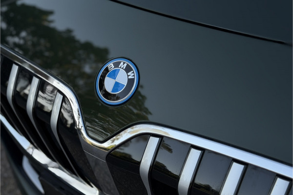 BMW 2 Serie Active Tourer 225e xDrive | Sportleder | M-Stuurwiel | Camera | Carplay